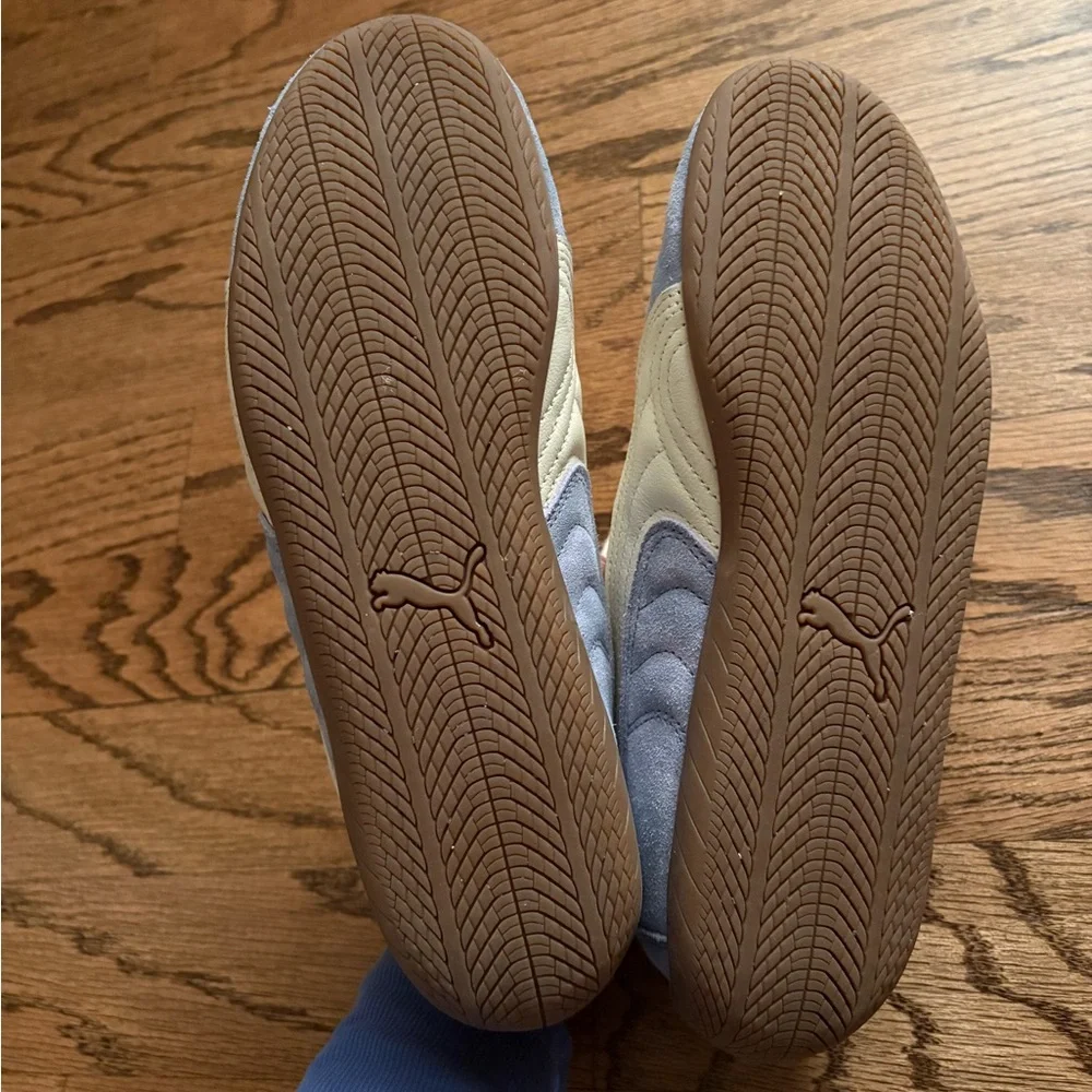 Puma Classic Suede Sneakers in Soft Blue and Cream - Picture 4 of 7
